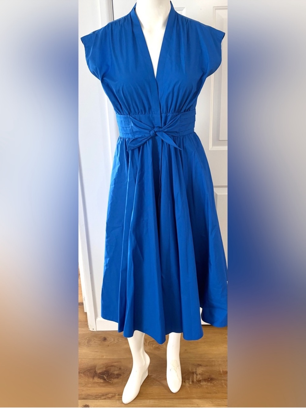 NWT Kobi Halperin Kiera Blue V-Neck gorgeous Midi Dress with Waist Tie .V/S